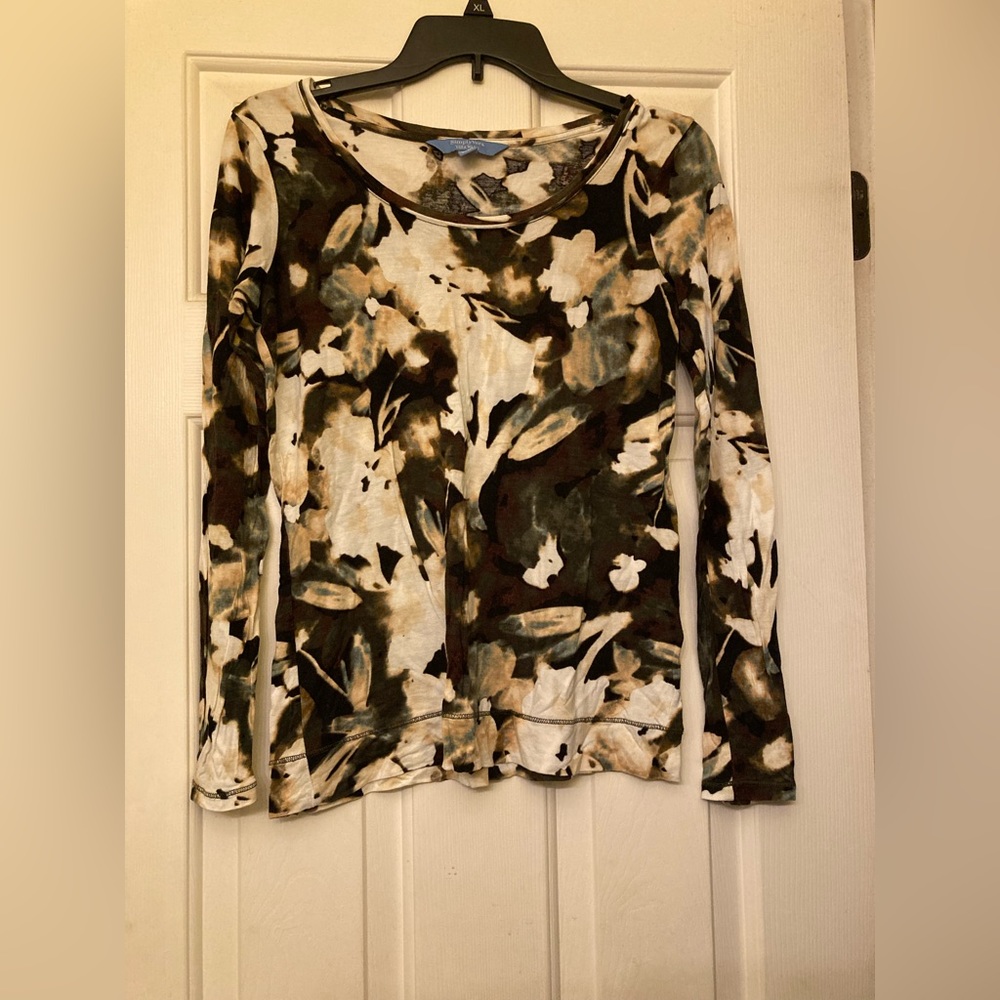 Simply Vera, size small, cute comfy top
